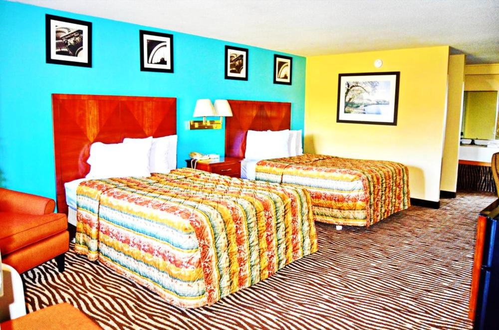 Deluxe Room with Two Double Beds - Non-Smoking interior